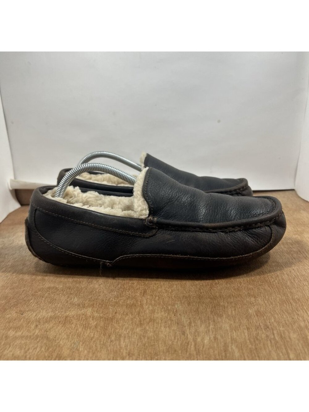 UGG Ascot 5379 Men's 10 Brown Leather Fur Lined Slippers Shoes Moccasins